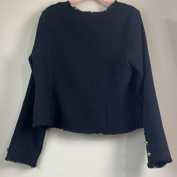 A sophisticated tailor professional single breasted crop jacket with gold zipper - Picture 6 of 6